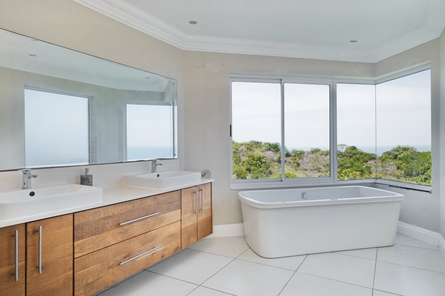 5 Bedroom Property for Sale in Blue Horizon Bay Eastern Cape